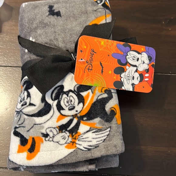 Disney Other - Disney Halloween bathroom hand towels